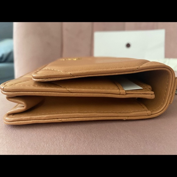 Chanel 19 WOC in caramel lambskin - Picture 6 of 8